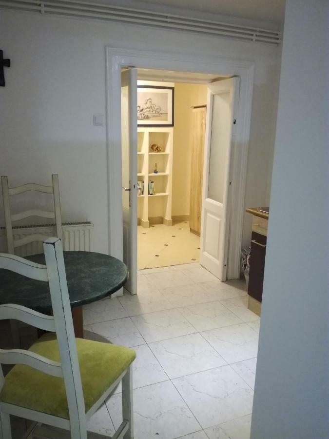 Olivia Apartment *